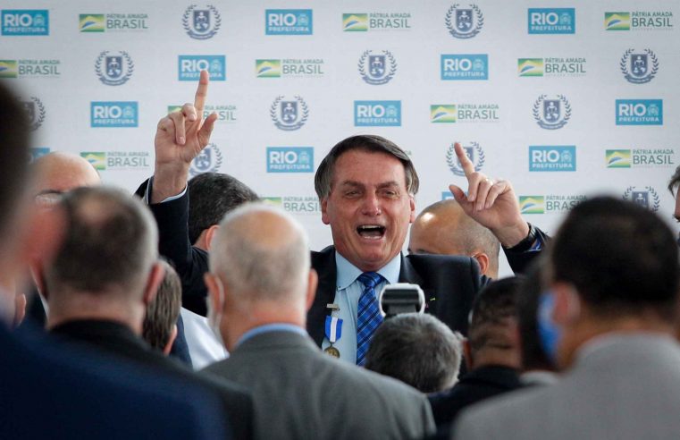 Com aprovação em alta e receio de derrotas, Bolsonaro tenta atrair MDB para base aliada