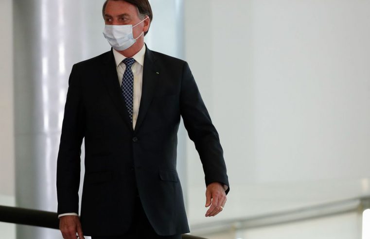 Derrubada de veto de reajuste do funcionalismo torna impossível governar o país, diz Bolsonaro