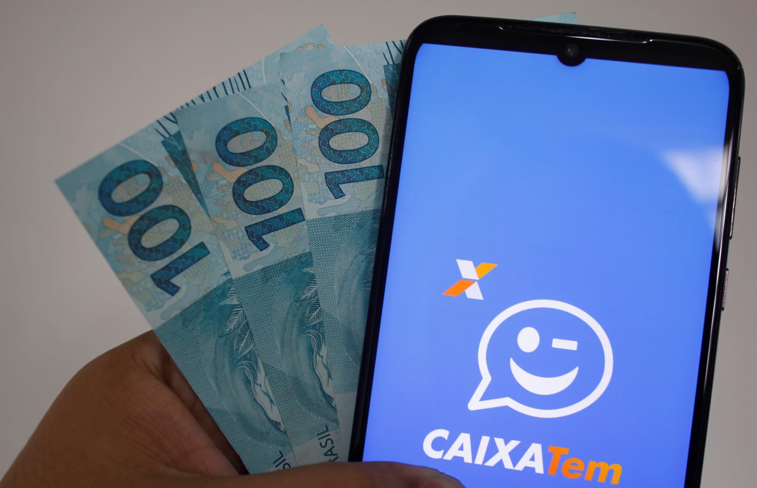 Pagamento do auxílio emergencial para Bolsa Família é retomado nesta segunda