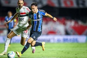 48cdebe2-sao-x-gre-2-300x200 Grêmio segura São Paulo no Morumbi e vai à final da Copa do Brasil