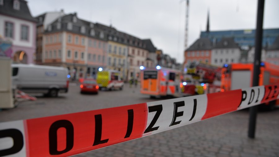 Ao menos 2 pessoas morrem após carro avançar sobre área de pedestres na Alemanha