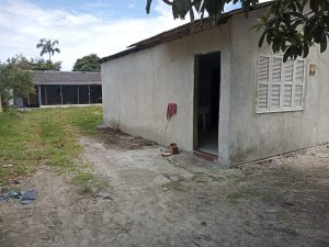 c9a54a3e-casa-01-300x225 Pontal do Paraná: homem é assassinado com dois tiros nas costas