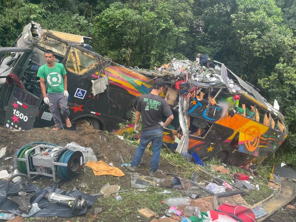 e30a83a6-acidente-Ônibus-gtba-3 19 pessoas morrem em acidente de ônibus na BR-376 em Guaratuba