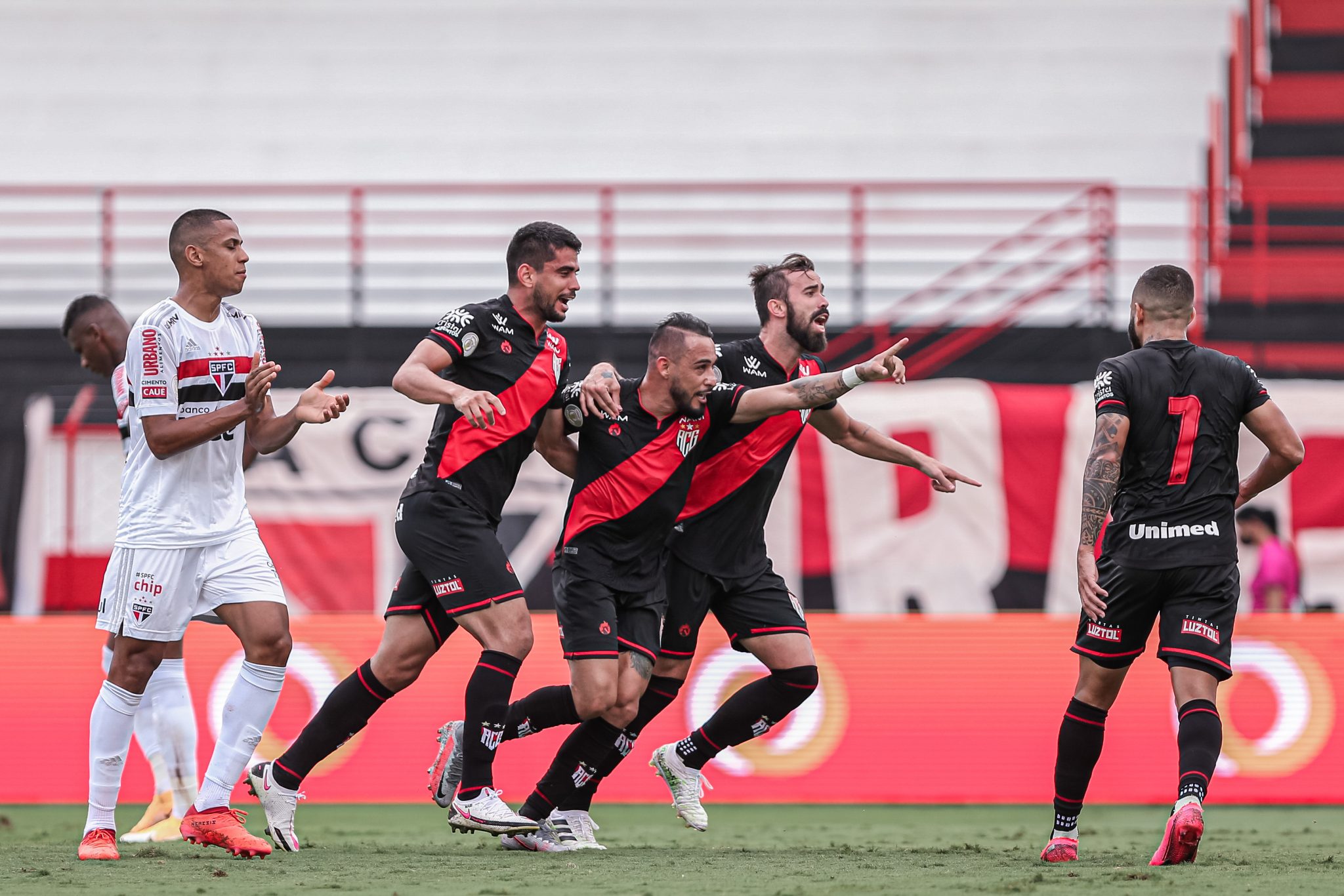 São Paulo Perde, Chega A 7 Jogos Sem Vencer E Pode Ver Título Distante ...