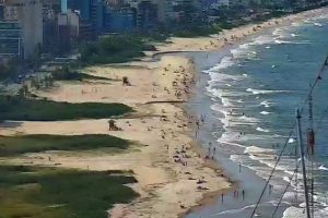 65d096c0-praia2-300x200 Com final de semana de sol, banhistas ignoram medidas sanitárias e vão às praias do litoral