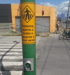 e0e3df6b-1181-281x300 Semáforo inteligente: Dispositivo de segurança é instalado na Avenida Bento Rocha, em Paranaguá