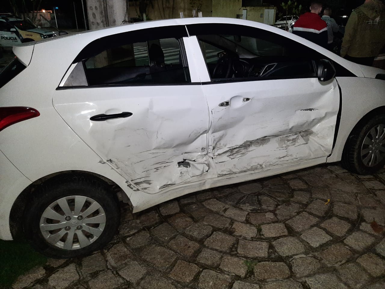 28ef6094-2e3b-43ab-9237-bd5e4d866228 Motorista fura preferencial e provoca acidente em Paranaguá