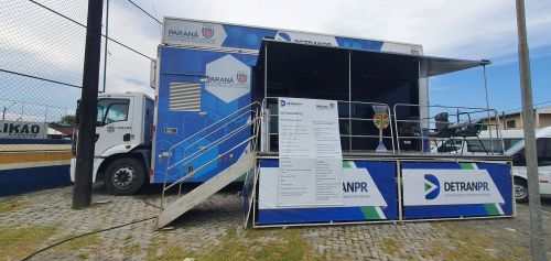 Unidade móvel do DETRAN é instalada em Pontal do Paraná para atender população