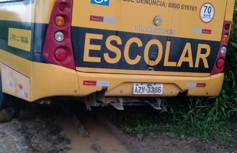 Quatro ônibus escolares de Guaraqueçaba foram danificados devido às más condições da PR-405