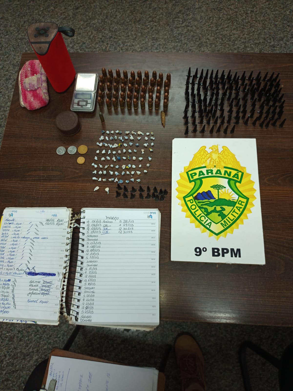 Homem suspeito de traficar drogas em Matinhos é encaminhado à Delegacia após abordagem policial; munições também foram apreendidas