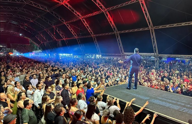 Emoção e fé: Padre Fábio de Melo realiza show na Festa do Rocio 2023