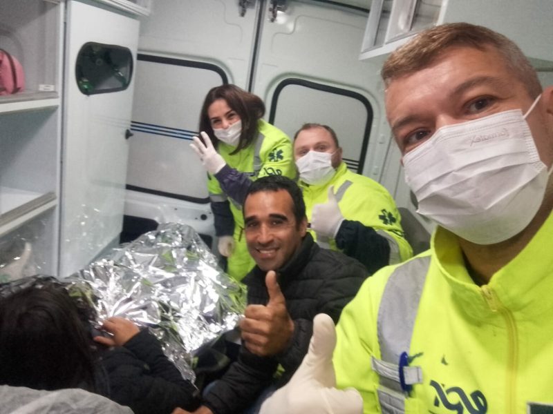 https://media.tvci.com.br/2025/07/750d7c1d-bebe-ambulancia-epr-e1751998005837.jpeg