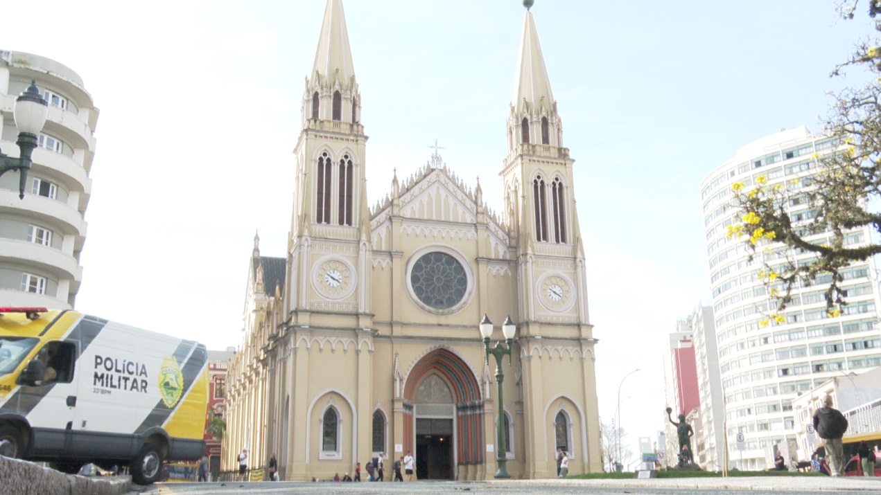 https://media.tvci.com.br/2025/09/31a8f4e8-igreja-ns-da-luz-dos-pinhais.jpg