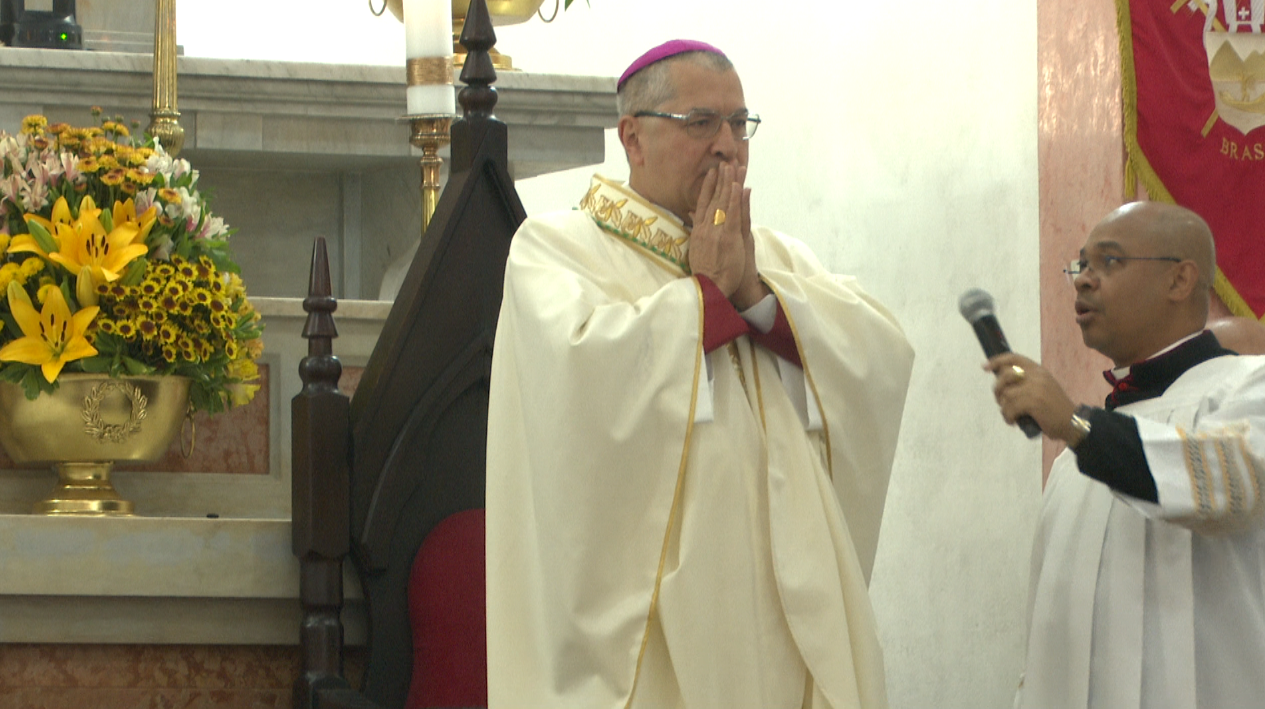 https://media.tvci.com.br/2025/09/776d2553-novo-bispo.png