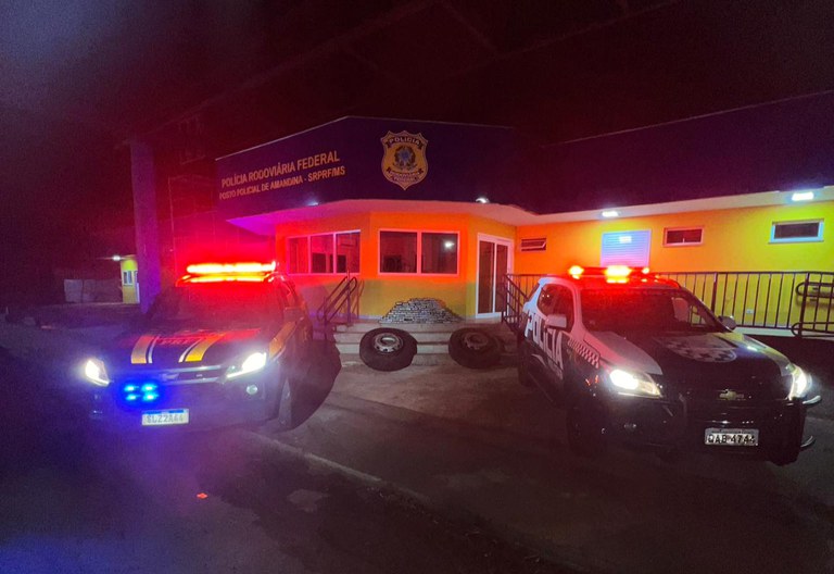 https://media.tvci.com.br/2025/10/68f19d2d-prf-apreensao-cocaina.jpeg