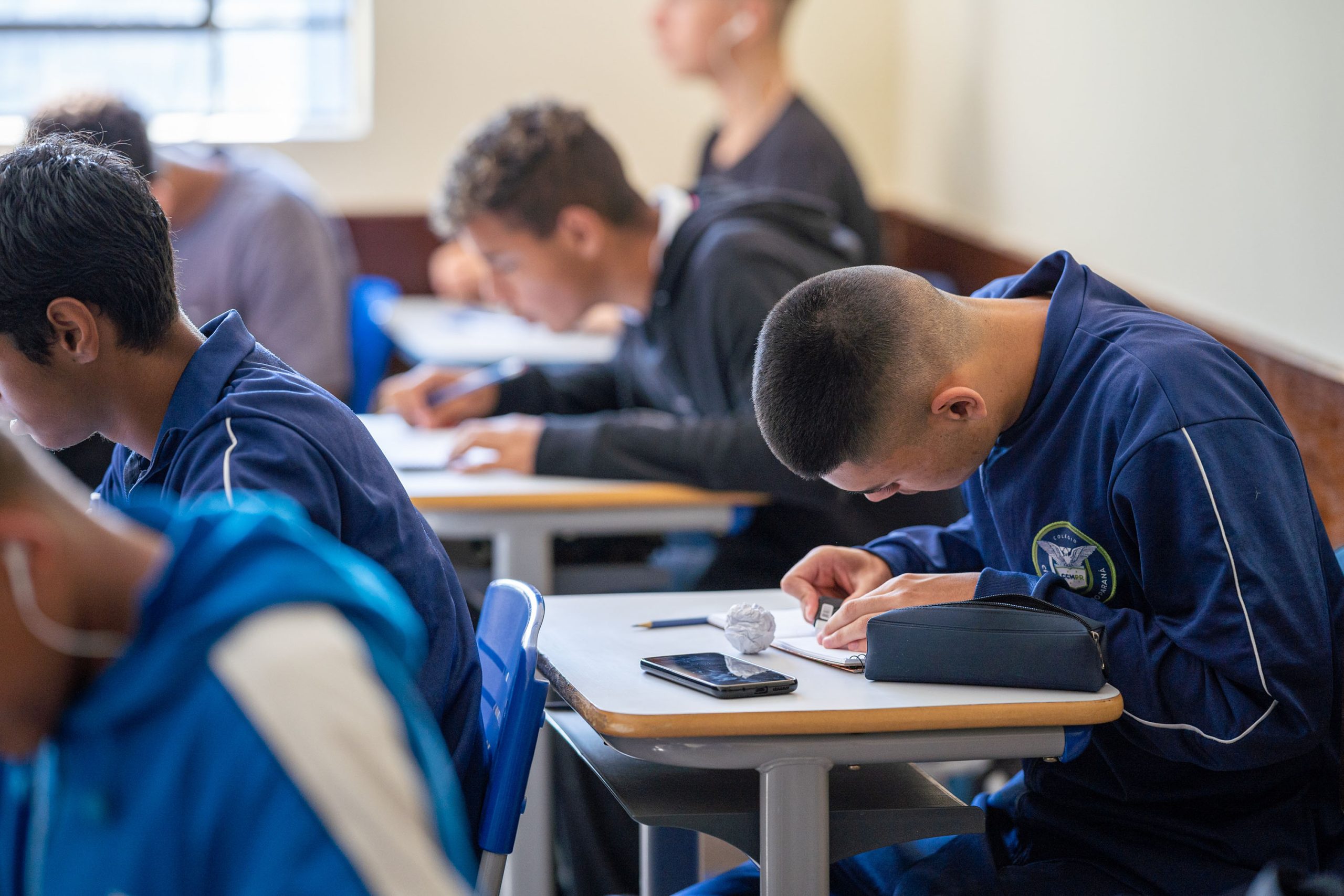 https://media.tvci.com.br/2025/10/6bc7a2be-educacao-scaled.jpg