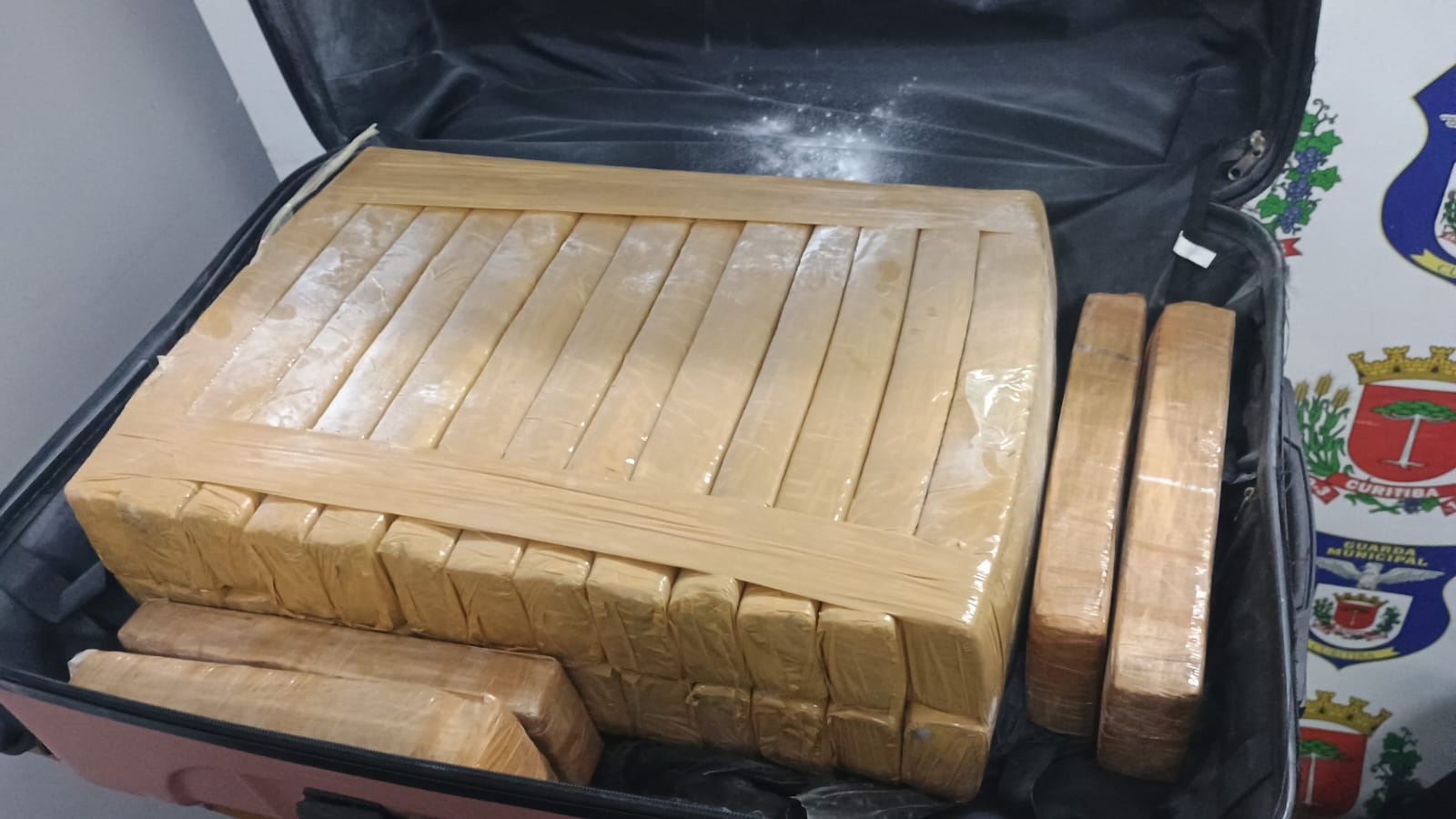 https://media.tvci.com.br/2026/05/8a96ddbd-droga-ctba.jpg
