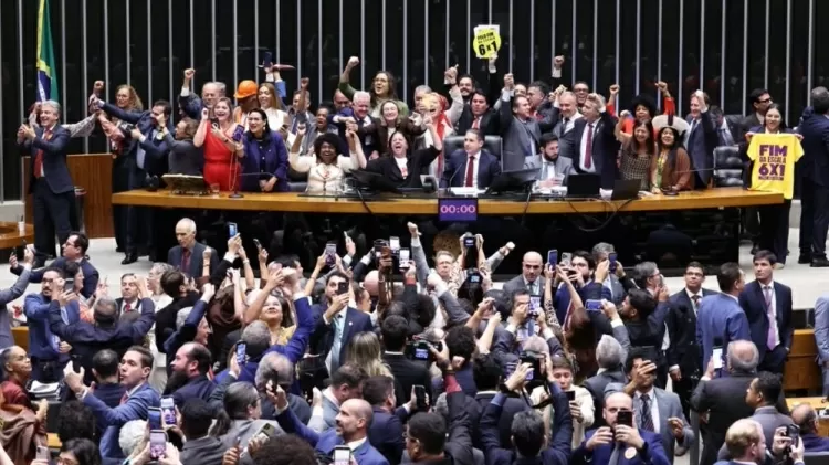 https://media.tvci.com.br/2026/05/f3348eb8-deputados-6x1-1.webp